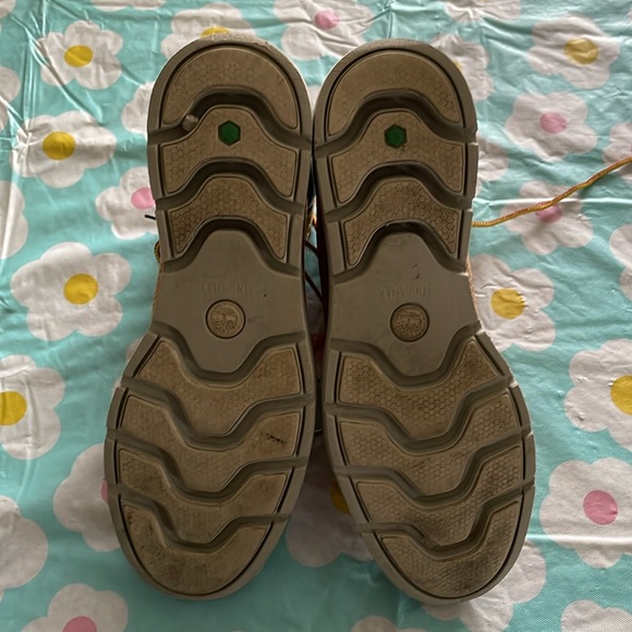 Women’s Timberlands Size 7 - Picture 14 of 16